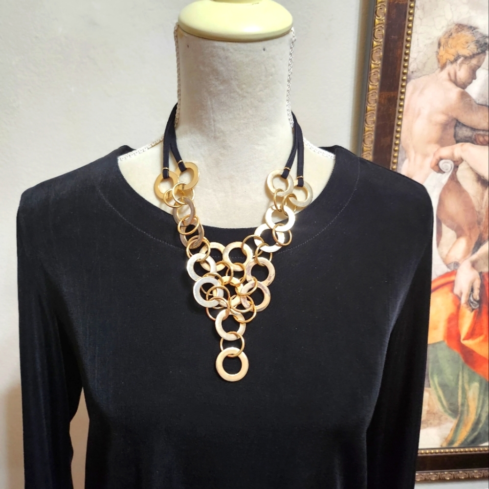 Vintage 24" gold toned dimensional necklace